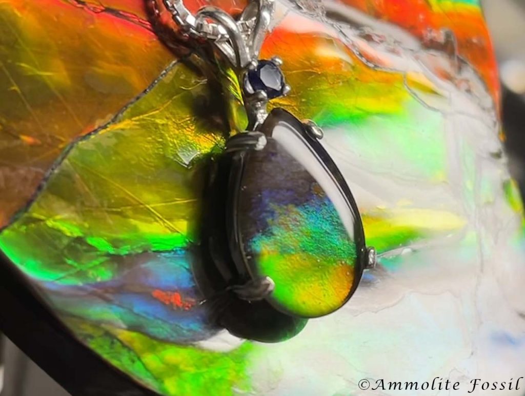 ammolite gemstone fossil spectro-chromatic shift